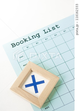 フレームインした記号バツ印とBooking List フレームインした記号バツ印とBooking List 118162333