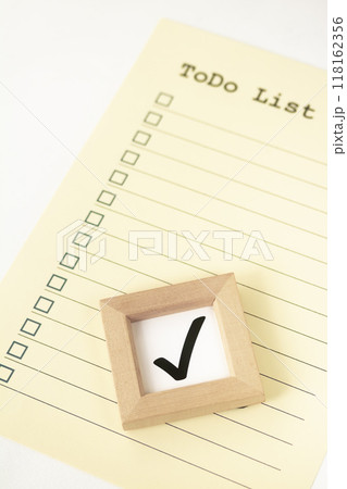 フレームインしたチェックマークとToDo List フレームインしたチェックマークとToDo List 118162356
