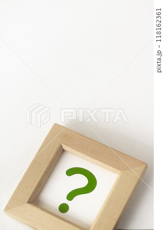 フレームインした記号ハテナ 118162361