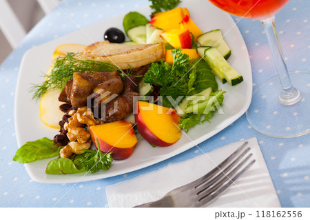 Salad with roasted chicken hearts 118162556