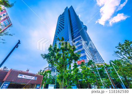 日本の東京都市景観 押上駅や緑に映える東京スカイツリーなどを望む=9月6日 日本の東京都市景観 押上駅や緑に映える東京スカイツリーなどを望む=9月6日 118162580