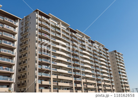 青空に映えるマンション 青空に映えるマンション 118162658