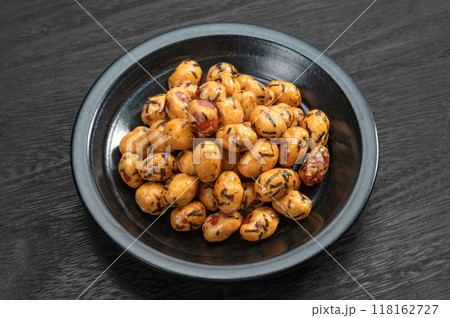 日本の伝統的おやつの豆菓子 日本の伝統的おやつの豆菓子 118162727
