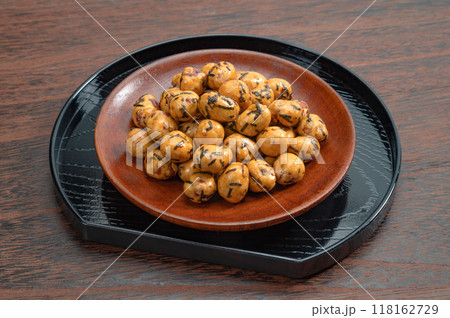 日本の伝統的おやつの豆菓子 日本の伝統的おやつの豆菓子 118162729