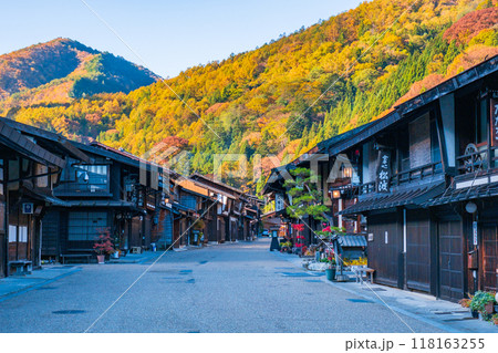 秋の奈良井宿 118163255