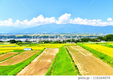 箕輪町より箕輪町三日町、南箕輪村、経ヶ岳方面を望む(長野県箕輪町)【2024.9】 箕輪町より箕輪町三日町、南箕輪村、経ヶ岳方面を望む(長野県箕輪町)【2024.9】 118164074