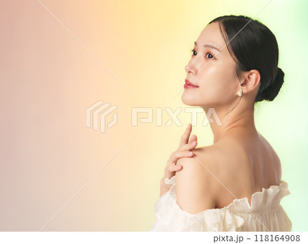 おしゃれな女性の美容・スキンケアイメージ おしゃれな女性の美容・スキンケアイメージ 118164908