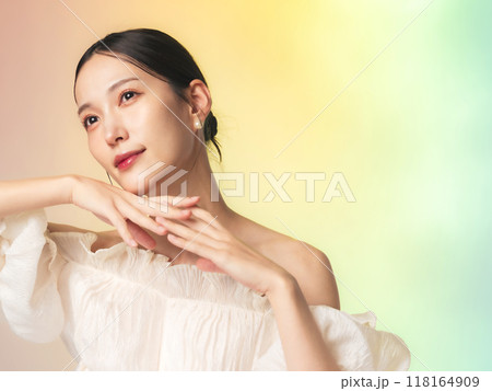 おしゃれな女性の美容・スキンケアイメージ おしゃれな女性の美容・スキンケアイメージ 118164909