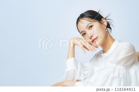 おしゃれな女性の美容・スキンケアイメージ おしゃれな女性の美容・スキンケアイメージ 118164911