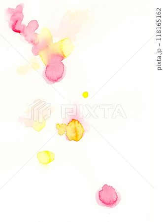 ピンクと黄色が滲んだ花びらのイメージイラスト 118165162