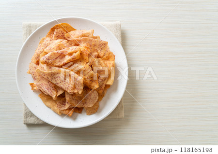 Taro Chips - fried or baked sliced taro 118165198