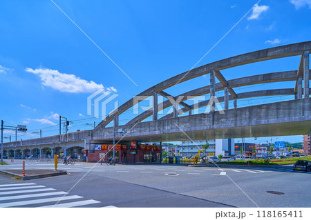 東京都稲城市矢野口駅前のいちょう並木通り付近から南側の都道19号(矢野口駅東 交差点)方面 118165411