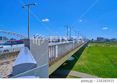 東京都稲城市矢野口の稲城多摩川原交差点付近から多摩川原橋越しに調布市方面を見る 東京都稲城市矢野口の稲城多摩川原交差点付近から多摩川原橋越しに調布市方面を見る 118165415