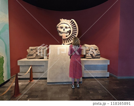 アステカ死のディスク石彫 118165891