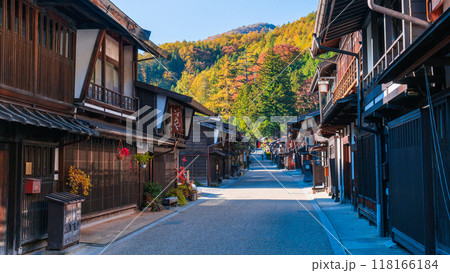 秋の奈良井宿 118166184