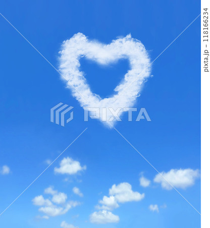 青空に浮かぶハート型の雲 118166234