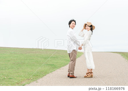 新婚旅行・ハネムーン・旅する恋人・カップル・夫婦のイメージ 新婚旅行・ハネムーン・旅する恋人・カップル・夫婦のイメージ 118166976