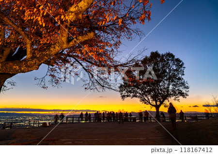 【奈良県】若草山の山頂から見える美しい夕景 【奈良県】若草山の山頂から見える美しい夕景 118167412