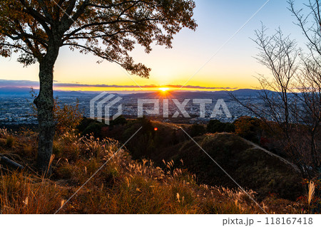 【奈良県】若草山の山頂から見える美しい夕景 【奈良県】若草山の山頂から見える美しい夕景 118167418