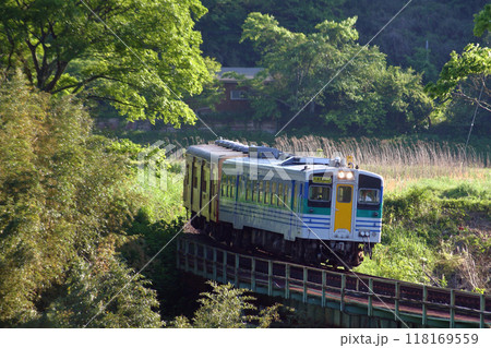 久留里線を走った旧型ディーゼルカー（キハ37+キハ30） 118169559