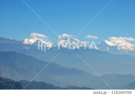 ネパール、ポカラ、ヒマラヤ山脈、マナスル三山（マナスル、タクラ、ヒマルチュリ）、カラバンの丘 118169700