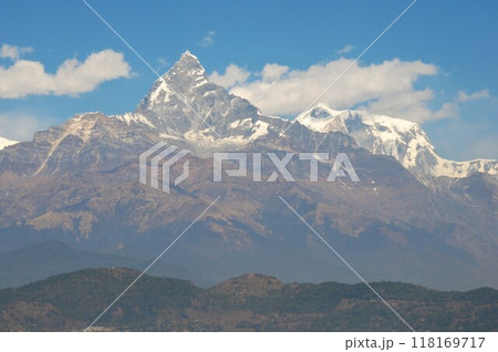 ネパール、ポカラ、ヒマラヤ山脈、マチャプチャレ、カラバンの丘 118169717