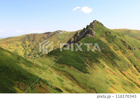 ニセイカウシュッペ山登山道から見たアンギラスと表大雪の山々と平山 ニセイカウシュッペ山登山道から見たアンギラスと表大雪の山々と平山 118170343