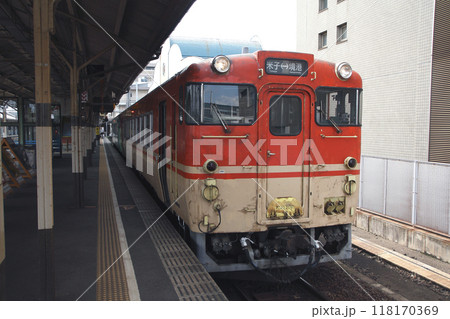 米子駅に停車中の境線キハ47姫新線色（米子⇔境港） 118170369