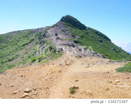 安達太良山頂を見上げる 118171167