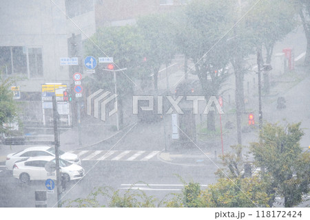 ゲリラ豪雨 118172424