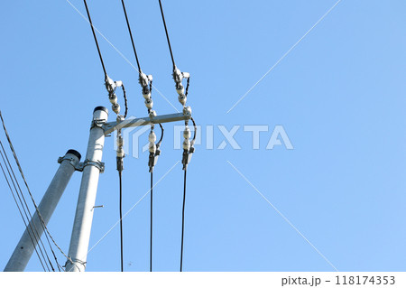電線, 電柱, 電気, 屋外, 電流, エネルギー, 電圧, 電信柱, 送電線、電力、空、青空 電線, 電柱, 電気, 屋外, 電流, エネルギー, 電圧, 電信柱, 送電線、電力、空、青空 118174353