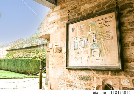 フランスブルゴーニュの世界遺産「フォントネーのシトー会修道院」 118175816