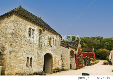 フランスブルゴーニュの世界遺産「フォントネーのシトー会修道院」 118175819