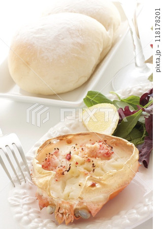 カニ甲羅グラタンと米粉パン 118178201