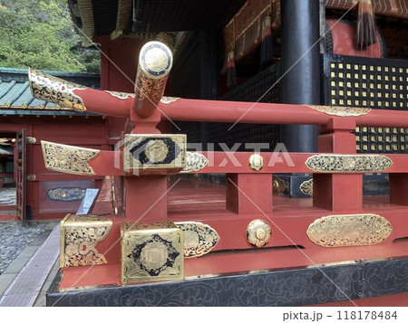 久能山東照宮　境内　葵の御紋 118178484