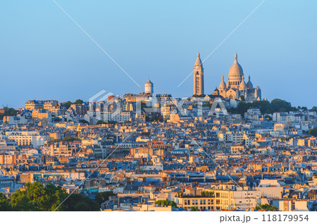 Sacred Heart of Montmartre located on the top of Montmartre hill in Paris, France 118179954