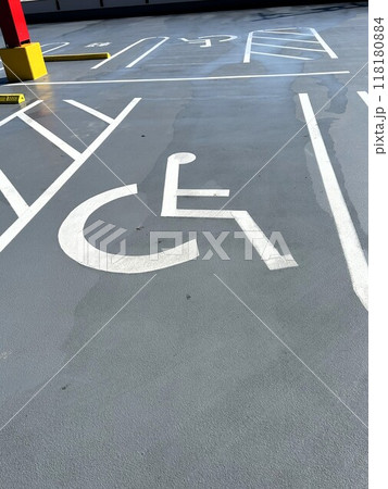 身障者用駐車場 身障者用駐車場 118180884