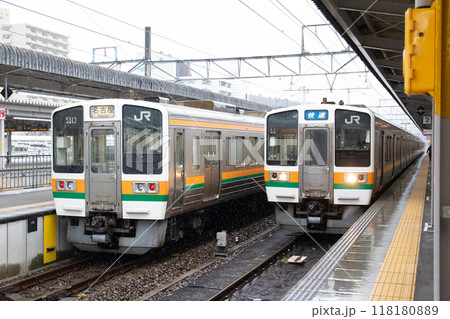 JR東海211系5000番台が停車する高蔵寺駅2 118180889