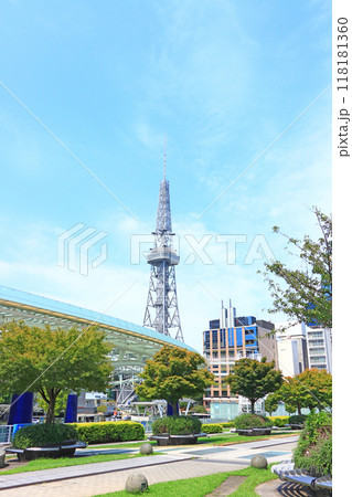 愛知県名古屋市、名古屋テレビ塔と水の宇宙船の風景 118181360