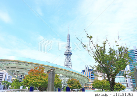 愛知県名古屋市、名古屋テレビ塔と水の宇宙船の風景 118181362