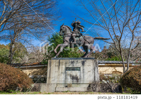 大阪府河内長野市　観心寺前の大楠公像 118181419