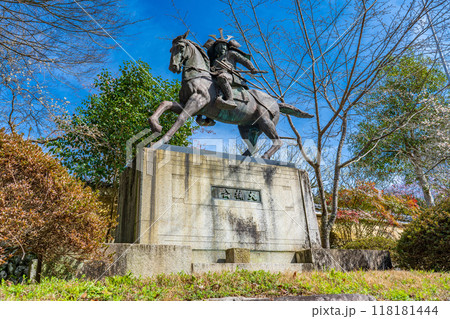 大阪府河内長野市　観心寺前の大楠公像 118181444