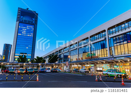 福島県　郡山市　郡山駅西口 ロータリー（夜景） 118181481