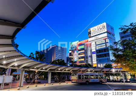 福島県　郡山市　郡山駅西口 バスのりば（夜景） 118181499