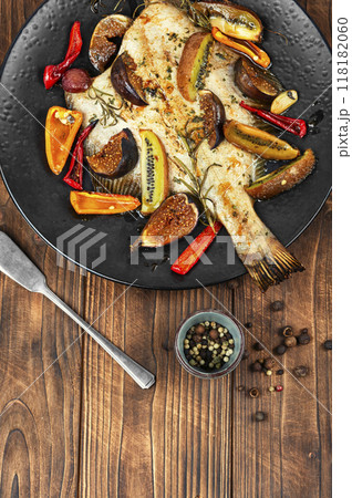 Fried flounder fish. 118182060