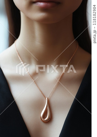 Beautiful necklace on a mannequin. Luxury jewelry. Beautiful necklace on a mannequin. Luxury jewelry. 118182984