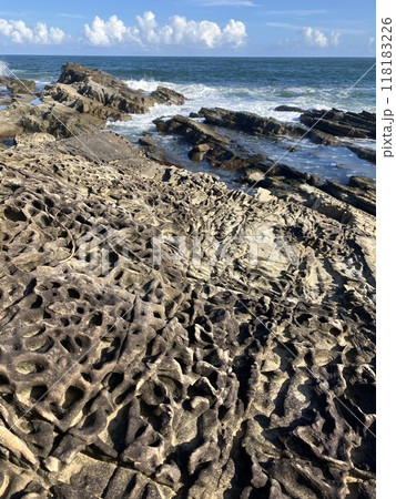 犬吠埼_夏の犬吠埼海岸_青い空と波 犬吠埼_夏の犬吠埼海岸_青い空と波 118183226