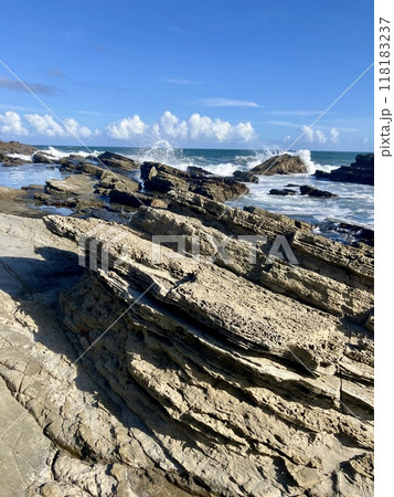 犬吠埼_夏の犬吠埼海岸_青い空と波 118183237
