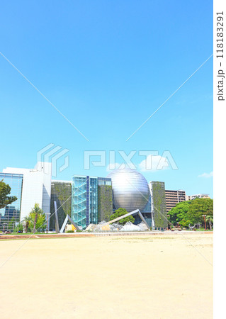 愛知県名古屋市、名古屋市科学館と白川公園の風景 愛知県名古屋市、名古屋市科学館と白川公園の風景 118183291