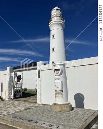 犬吠埼灯台と白い郵便ポスト 118184125